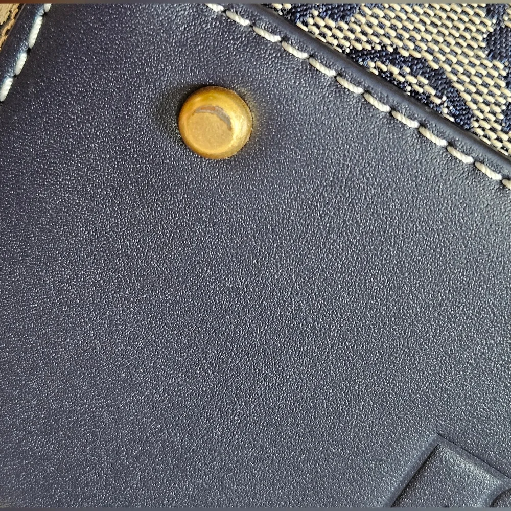 TORY BURCH . PETITE T MONOGRAM BARREL BAG - Picture 7 of 10